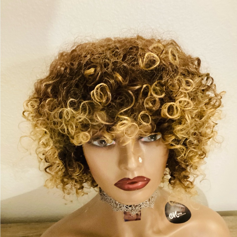 Clearance Curly wigs with bangs
For woman synthetic synthetic cheap wigs